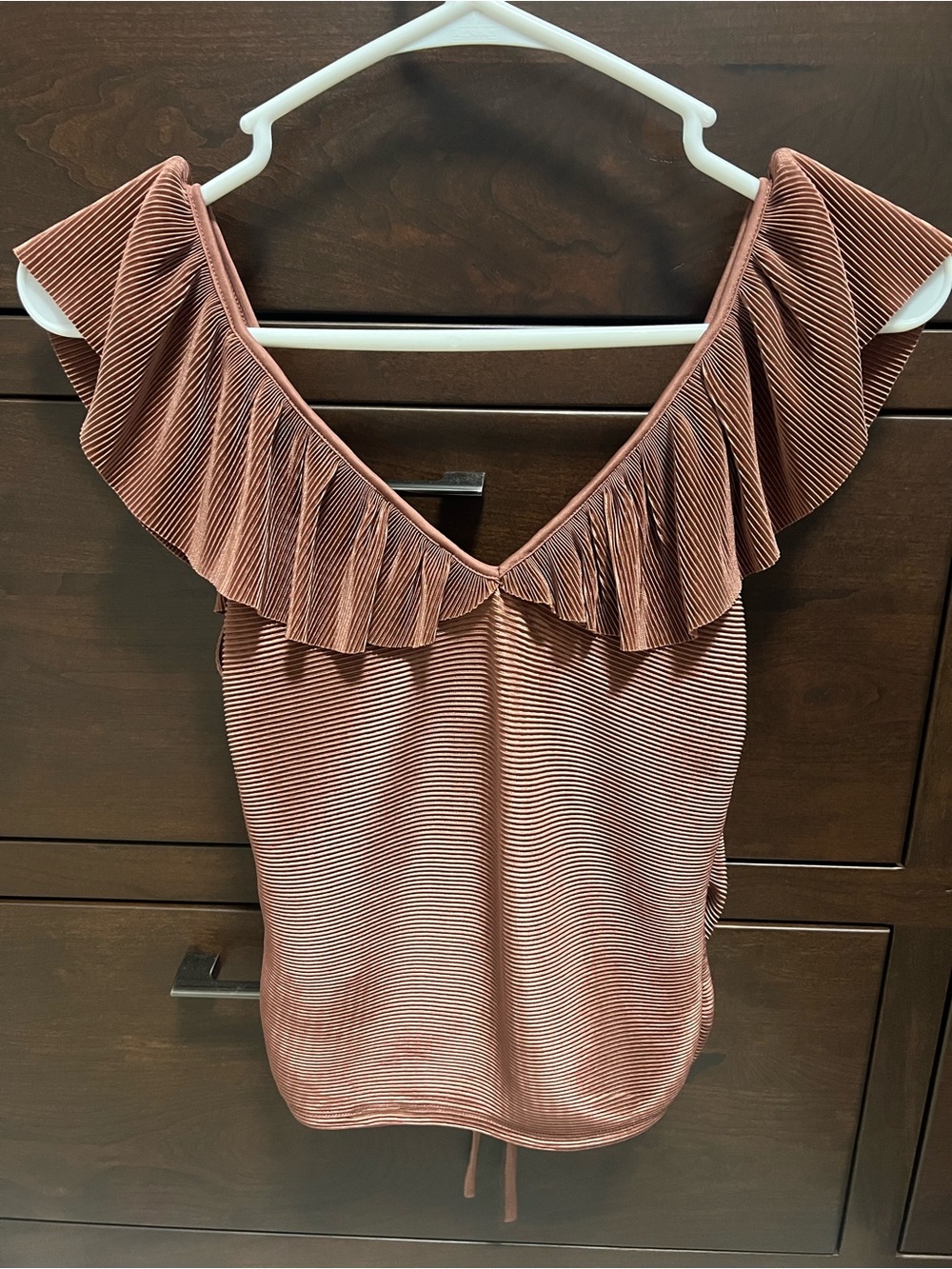 Express Ruched V-Neck Ruffle Crop Top - Mauve - Picture 3 of 6